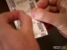 Сегодня в меню киска этой брюнетки