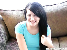 Отодрал сладкую брюнетку с бритой киской