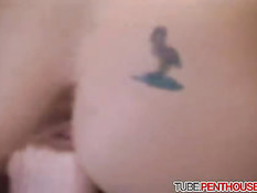 Две зрелые блондинки трахаются со страпоном