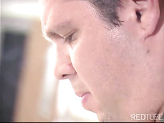 Две девушки сосут члены парням в разных местах