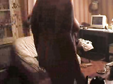 Семейная пара вечером занимается сексом