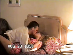 Сладкая любительница анала оттрахана на кровати