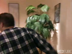 Две грудастые девушки-мечты ублажают мужика