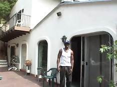 Порция спермы в попку сексуальной брюнетки