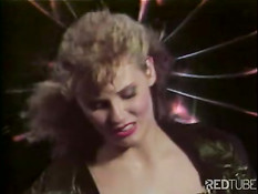 Рыжая дикая женщина-кошка жёстко оттрахала подругу