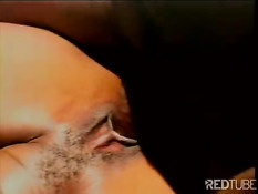 Жёсткий трах чёрной пары в саду