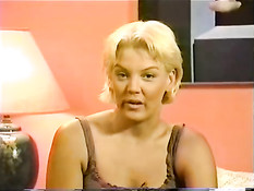 Парень кончил в зрелую блондинку