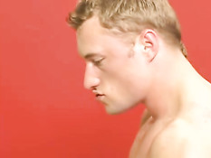 Сексуальные мужчины занимаются любовью