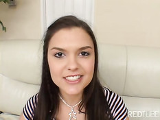 Девушка очень мечтает попасть в порно бизнес