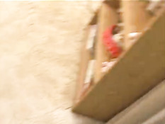 Два члена в гостиничном номере с азиаткой