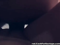 Сначала в вагину входит леденец, а за ним и член