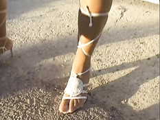 Два члена для связанной по рукам суки