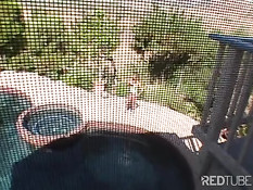 Женщины со страпоном на диванчике