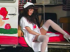 Горячие игры в скучной работе двух медсестёр