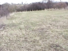 Затащил смазливую модель на луг для фотосессии