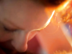 Опытная барышня делает минет