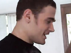 Невероятно сексуальные парни не могут сидеть без дела