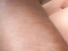 Возбуждённая блондинка трахается с нигером