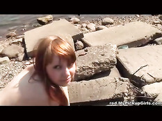 Рыжую шалаву сняли на улице и оттрахали на берегу