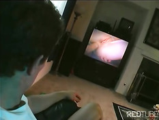 Холли открывает все свои отверстия для любви