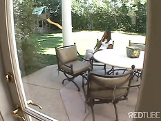 Негритянке кончили прямо в жопу