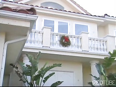 Парень трахает азиатскую студентку