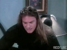 Так приятно кончить на лицо одной из двух брюнеток