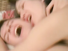 Молодой парень трахнул свою красивую подругу