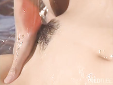 Секс с молодой и вымазанной маслом японской девкой