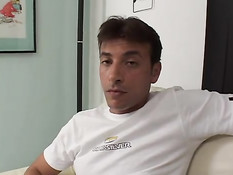 Грудастой порнозвезде проверили все её дырочки