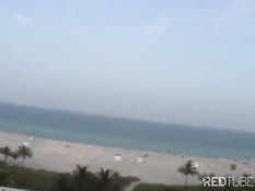 Блондинка заботливо ласкает член на балконе