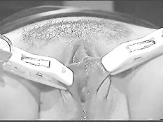 Девочка взмокла от сладкой пытки плёткой