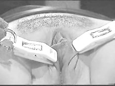 Девочка взмокла от сладкой пытки плёткой