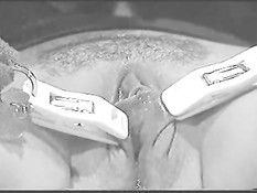 Девочка взмокла от сладкой пытки плёткой