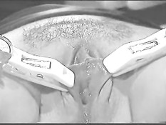 Девочка взмокла от сладкой пытки плёткой