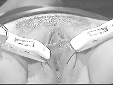 Девочка взмокла от сладкой пытки плёткой