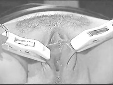 Девочка взмокла от сладкой пытки плёткой