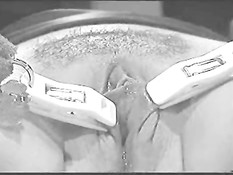 Девочка взмокла от сладкой пытки плёткой