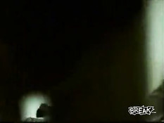 Женщина раздевается перед привязанным к кровати парнем