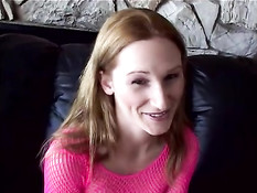 Молодая в розовой блузке занялась любовью с парнем