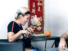 Секс с крашеной блондинкой с хвостиками