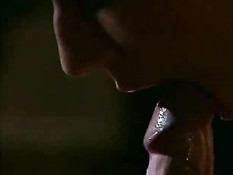 Девушка будит парня нежными ласками и минетом