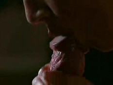 Девушка будит парня нежными ласками и минетом