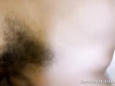 Молодая азиатская девушка участвует в порно кастинге