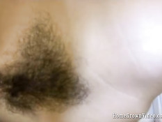 Молодая азиатская девушка участвует в порно кастинге