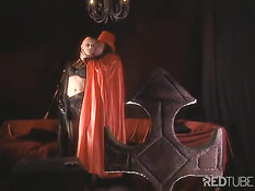 Черти в аду выебали блондинку прямо в рот