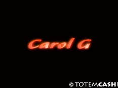 Красавица Кэрол моется в душе