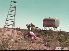 Селена дель Рей весело провела время с парнем на природе