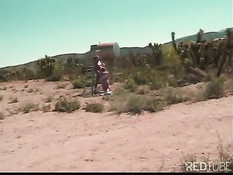 Селена дель Рей весело провела время с парнем на природе