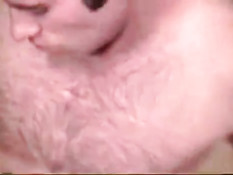 Петя позирует для фотографии